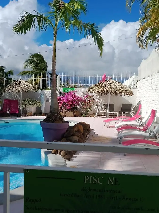 Charmant Sainte Anne: Apartment with Shared Pool Sainte-Anne