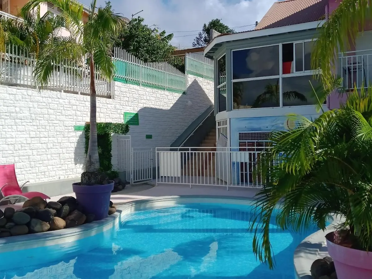 Charmant Sainte Anne: Apartment with Shared Pool  Sainte-Anne