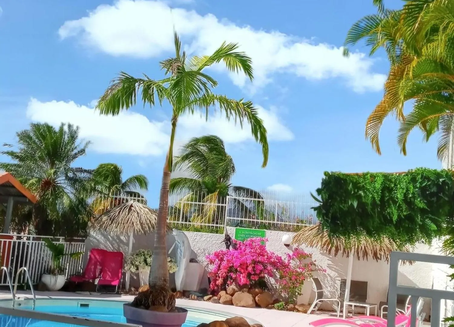 Charmant Sainte Anne: Apartment with Shared Pool Martinique