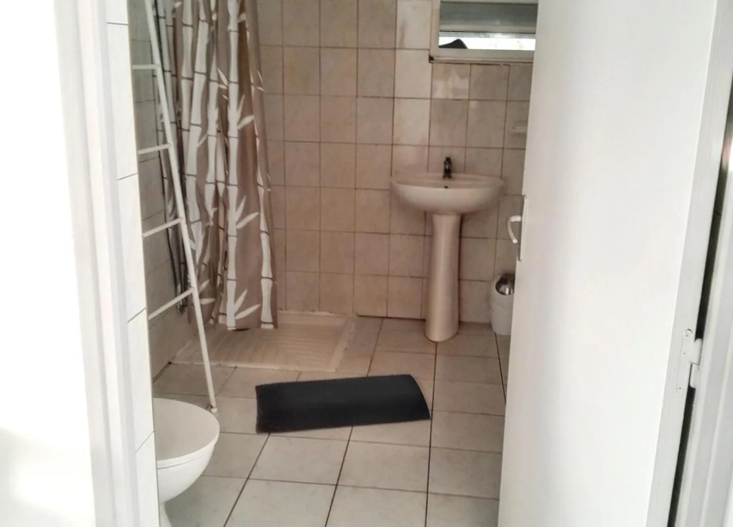 Charmant Sainte Anne: Apartment with Shared Pool