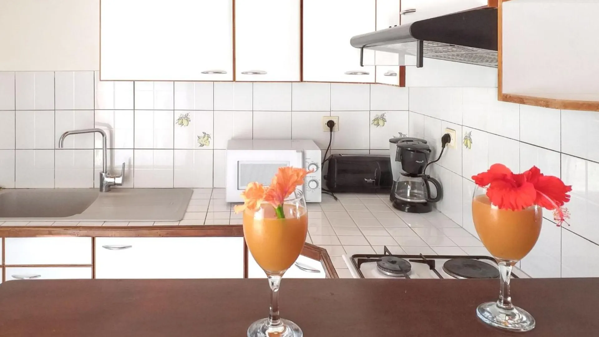 Appartement Charmant A Sainte Anne Avec Piscine Partagee 60 M² contacts